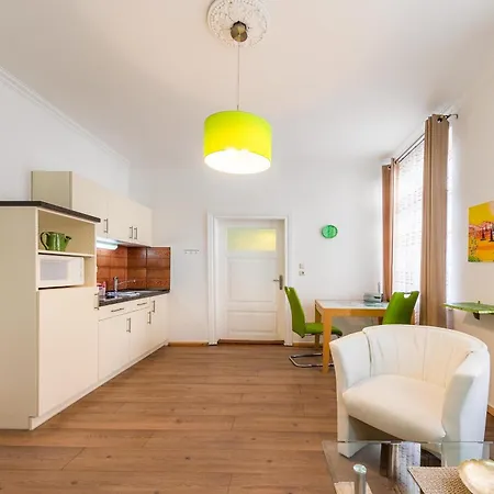 Gruener Salon - Komfortable Fuer Zwei Personen Im Herzen Von Mueritz Appartement *